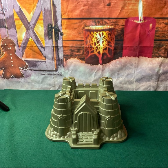 Castle Cake Pan Nordic Ware Sandcastle 10 Cup Cast Aluminum USA Bundt baker - Picture 2 of 10